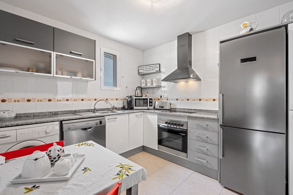 Property photo 2 of 32