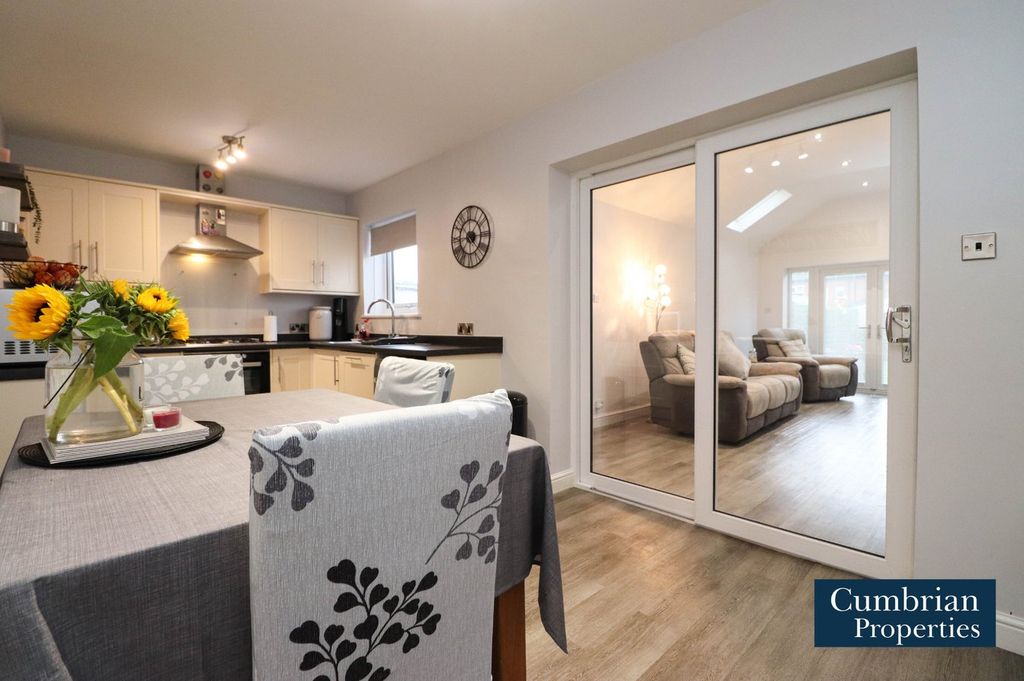 Property photo 2 of 20 Dining Kitchen