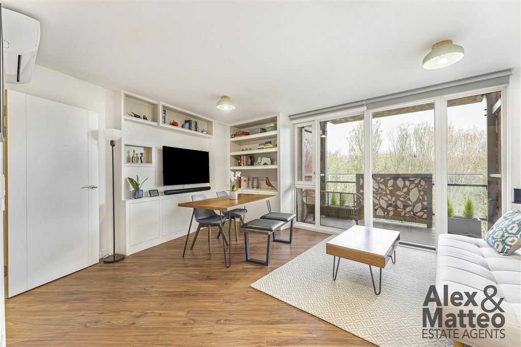 Property photo 3 of 21 Campion House