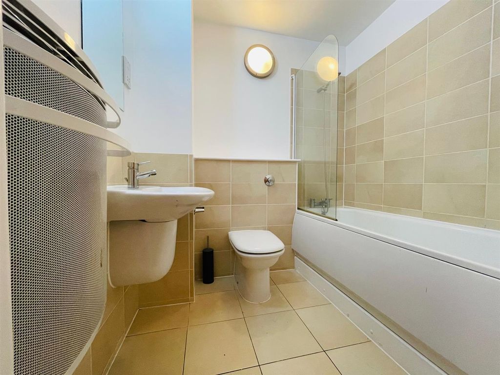 Property photo 3 of 8 Bathroom
