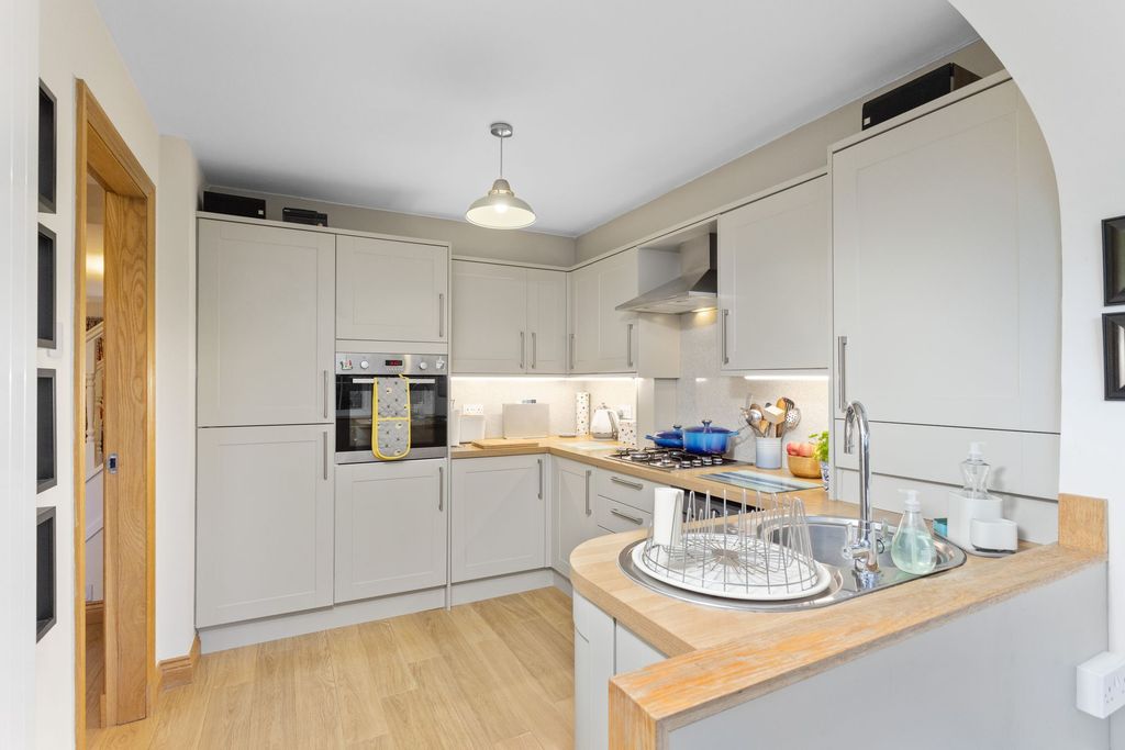 Property photo 2 of 33