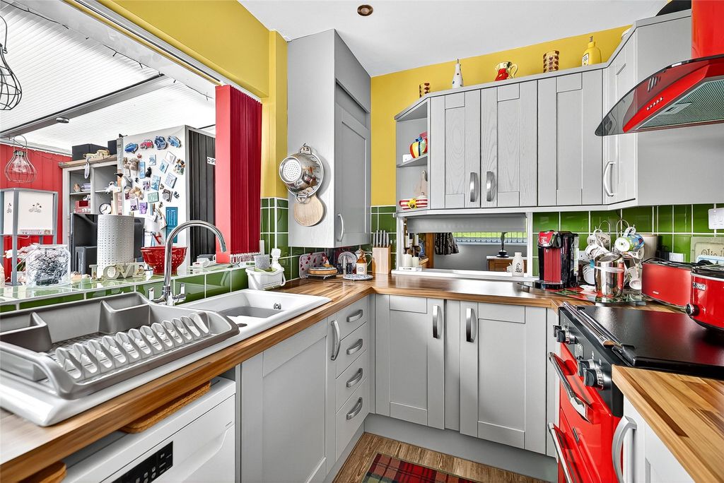 Property photo 2 of 22 Picture No. 15