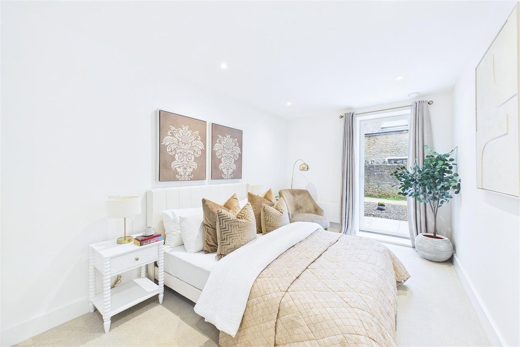 Property photo 3 of 23