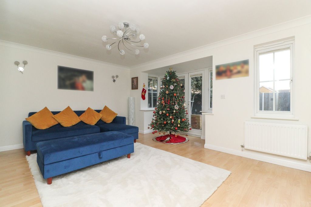 Property photo 3 of 16 Picture 3