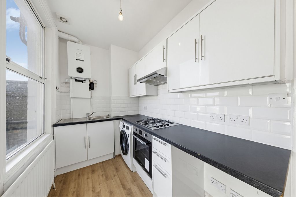 Property photo 2 of 7 Kitchen