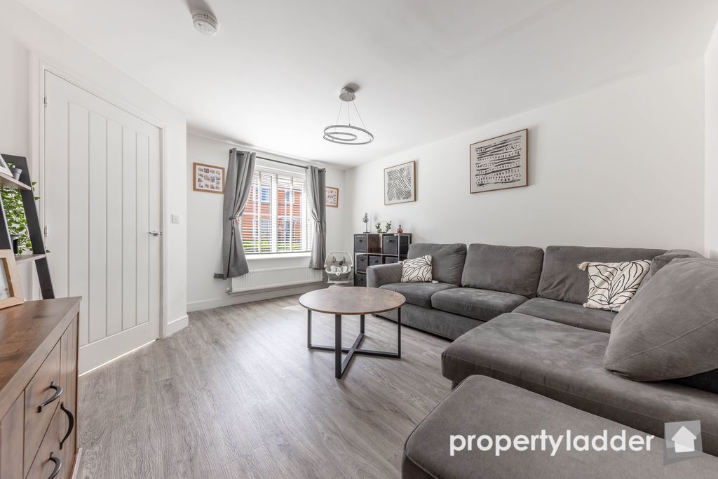 Property photo 2 of 18 Pl