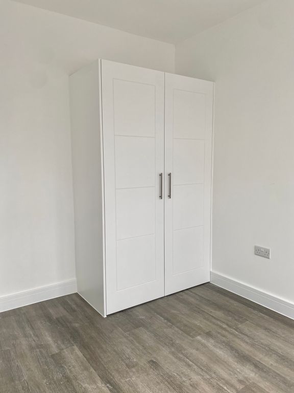 Property photo 3 of 6 Fitted Wardrobe