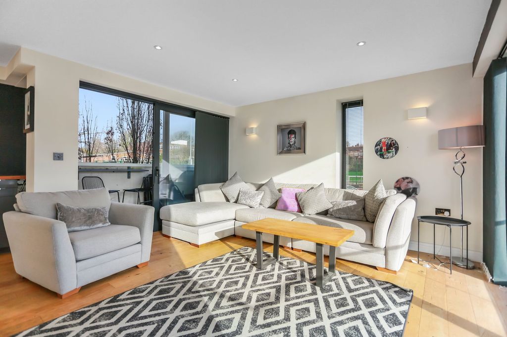 Property photo 1 of 23