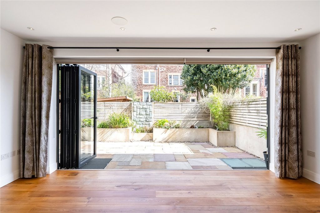 Property photo 2 of 16 Sitting Room