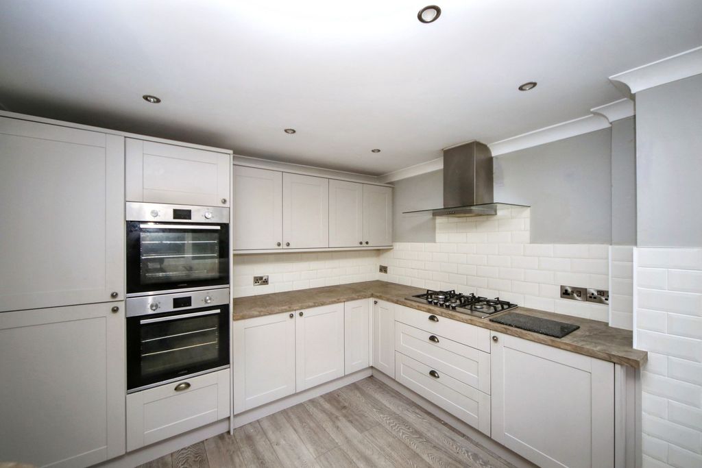 Property photo 3 of 24