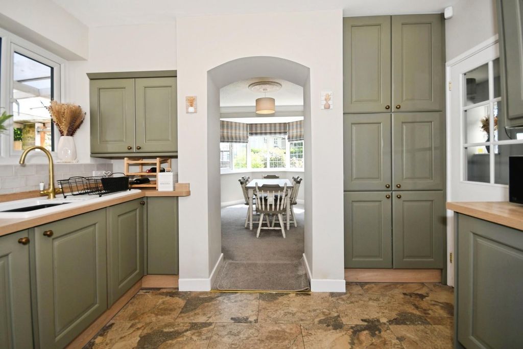 Property photo 3 of 30 Kitchen 02.Jpg