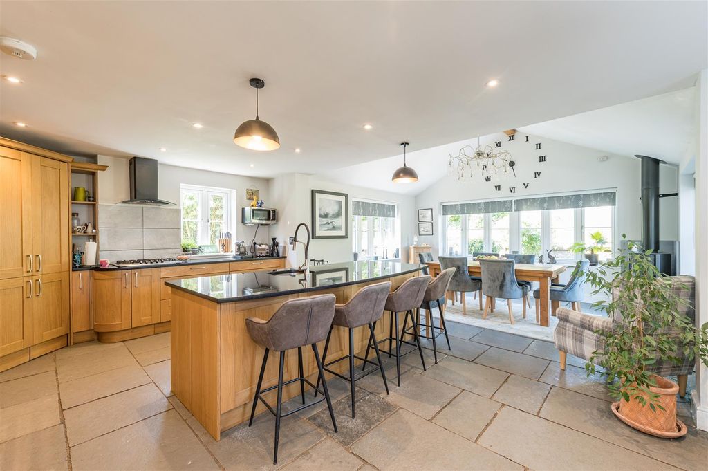 Property photo 2 of 34 Highlands_29.Jpg