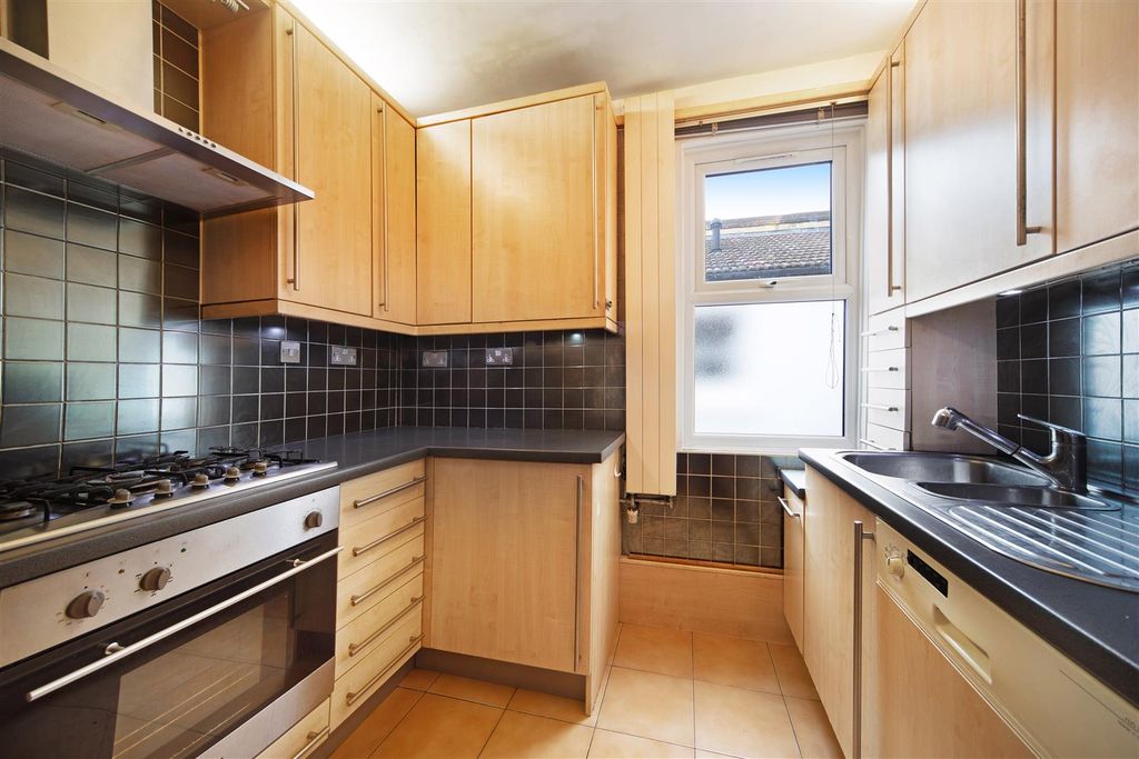 Property photo 2 of 9 Fitted Kitchen