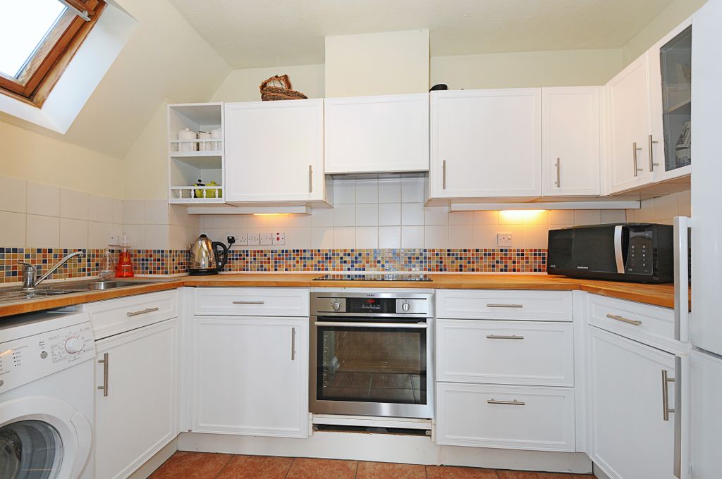 Property photo 3 of 9 Kitchen