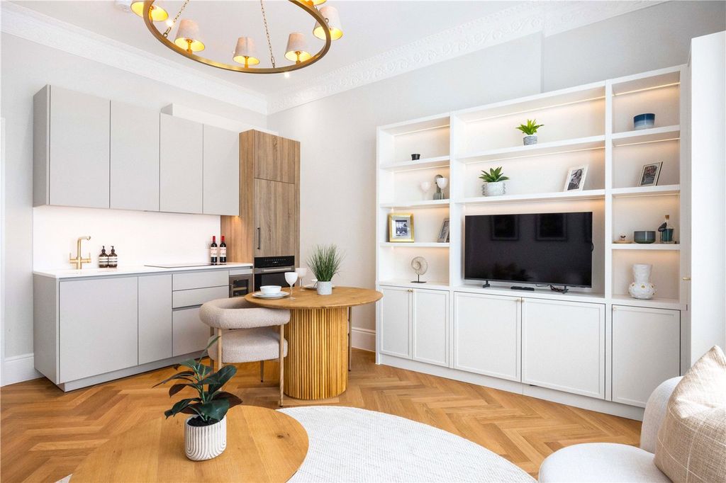 Property photo 2 of 11 Picture No. 03