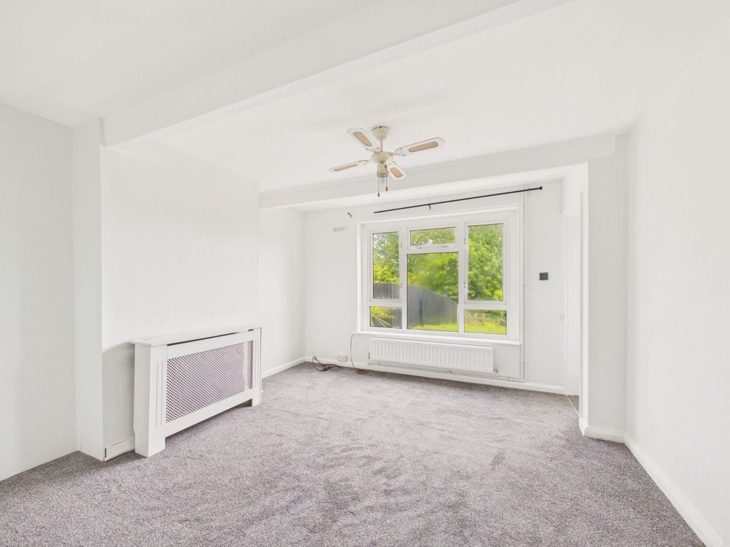 Property photo 3 of 12 Living Room