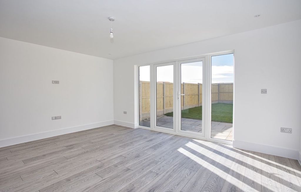 Property photo 3 of 11 Picture 3