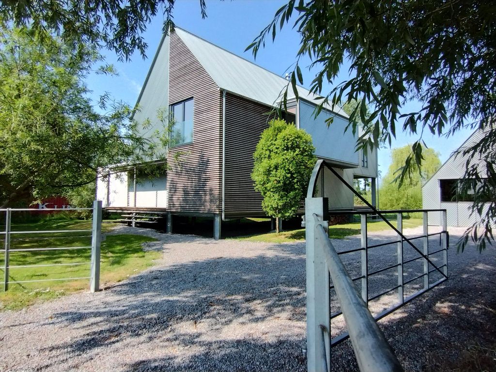 Property photo 1 of 26 Image