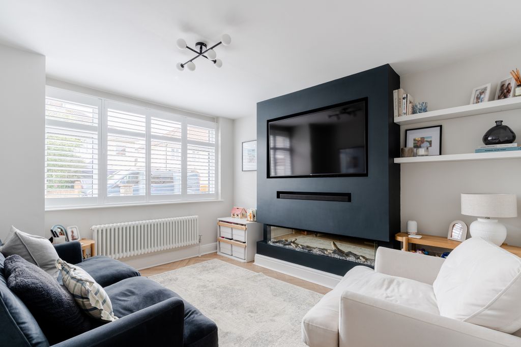 Property photo 2 of 21 2