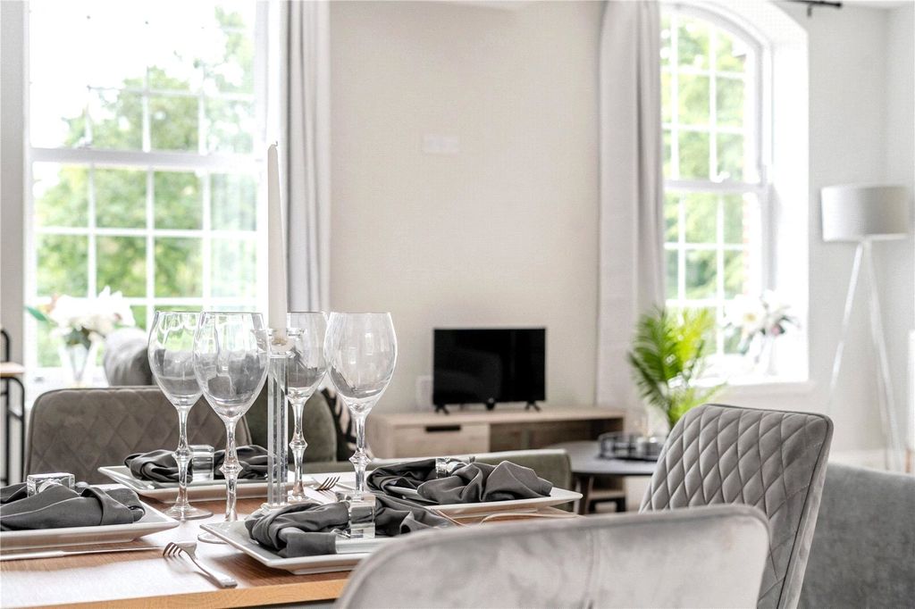 Property photo 2 of 8 Picture No. 12