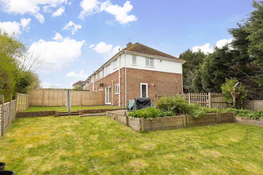 Property photo 2 of 20