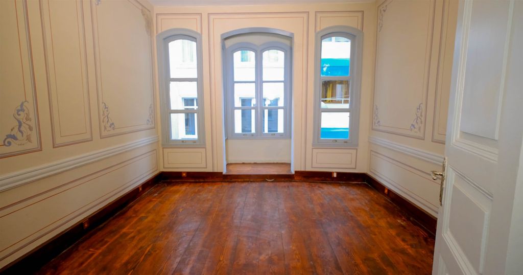 Property photo 3 of 13 Renovated Property For Sale In Fatih, Istanbul - Spacious Rooms