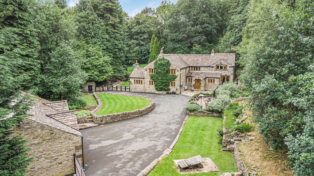Property photo 1 of 76
