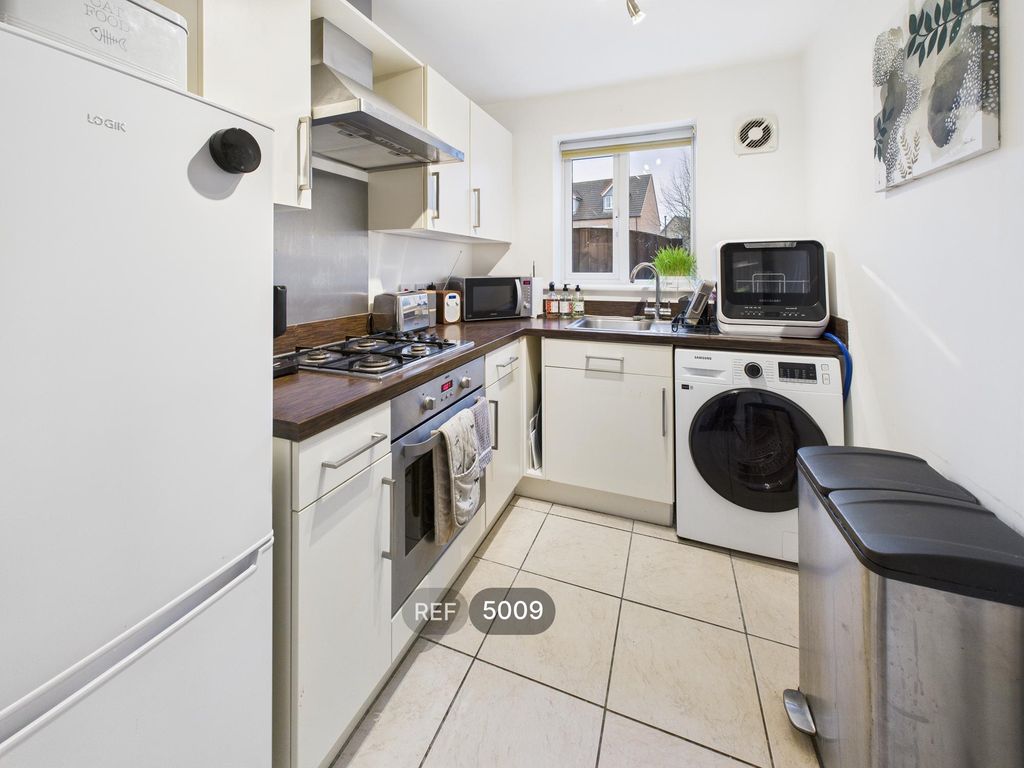 Property photo 2 of 6 Kitchen