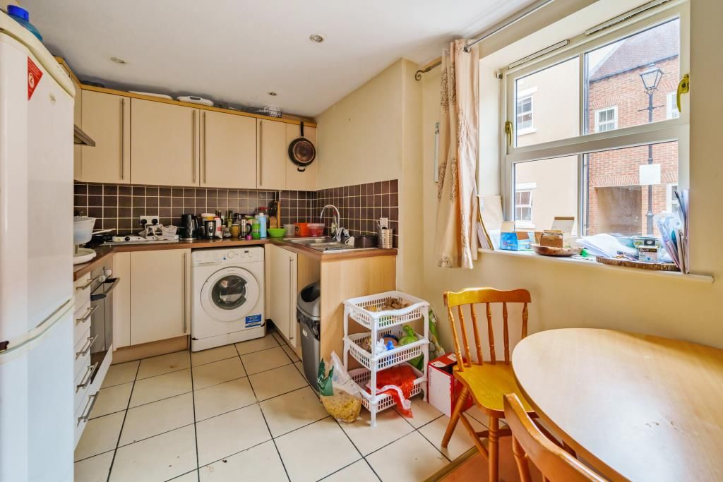 Property photo 3 of 10 Kitchen