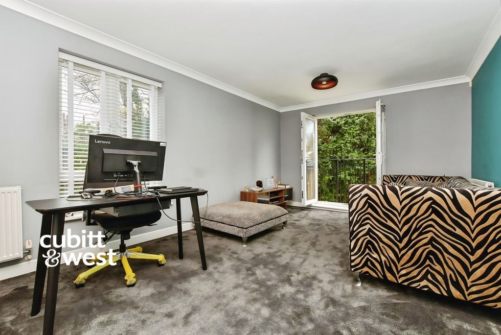 Property photo 2 of 11 785E6E4A-901H9Zvx