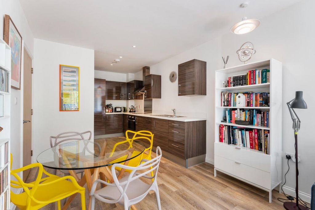 Property photo 2 of 9 25 Concord Court Ph10.Jpg