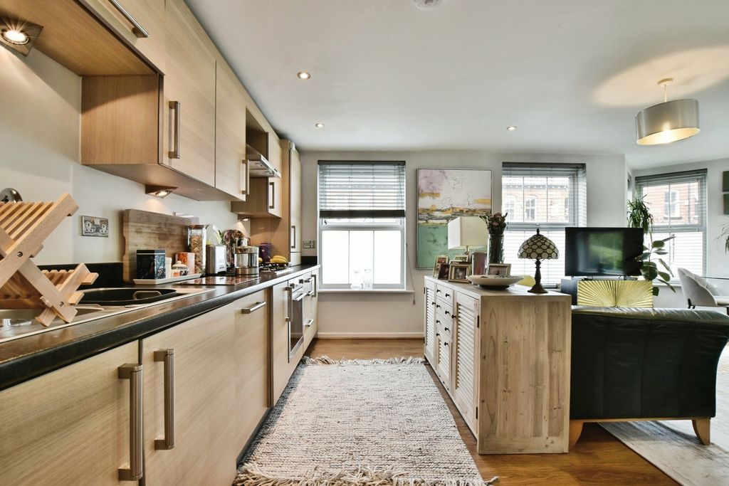 Property photo 3 of 17 Pbox-Img.Jpg