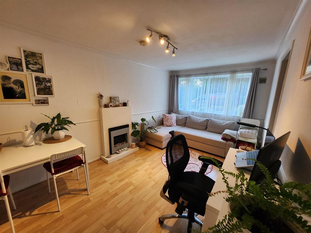 Property photo 2 of 5 1000042305.Jpg