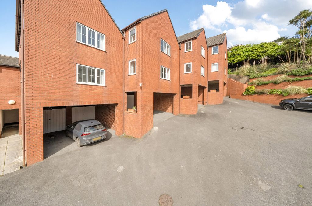 Property photo 1 of 18 1431064-1-69c5105...
