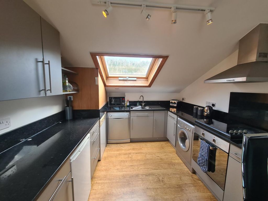Property photo 1 of 9 Kitchen