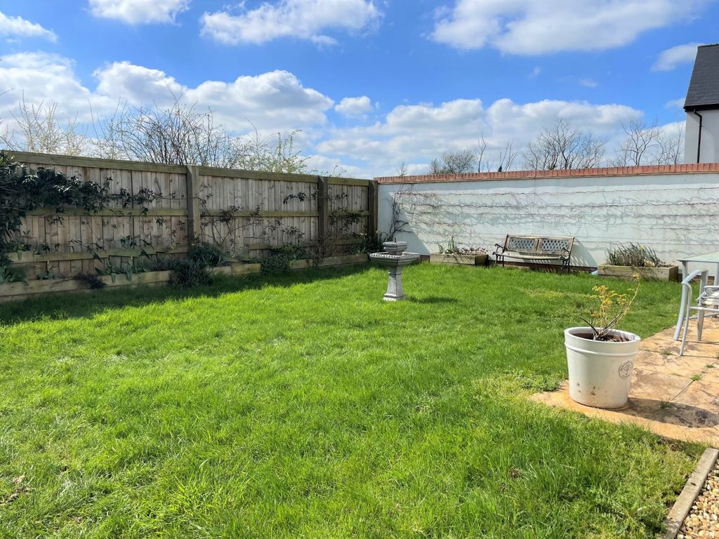 Property photo 2 of 16 Rear Enclosed Garden