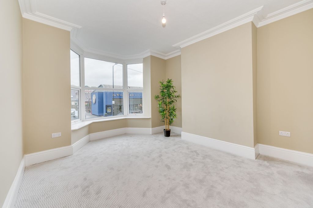 Property photo 2 of 25
