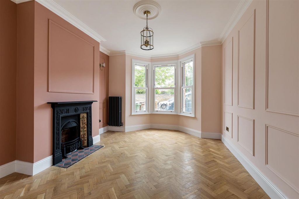 Property photo 2 of 52 Brooke Road, E17
