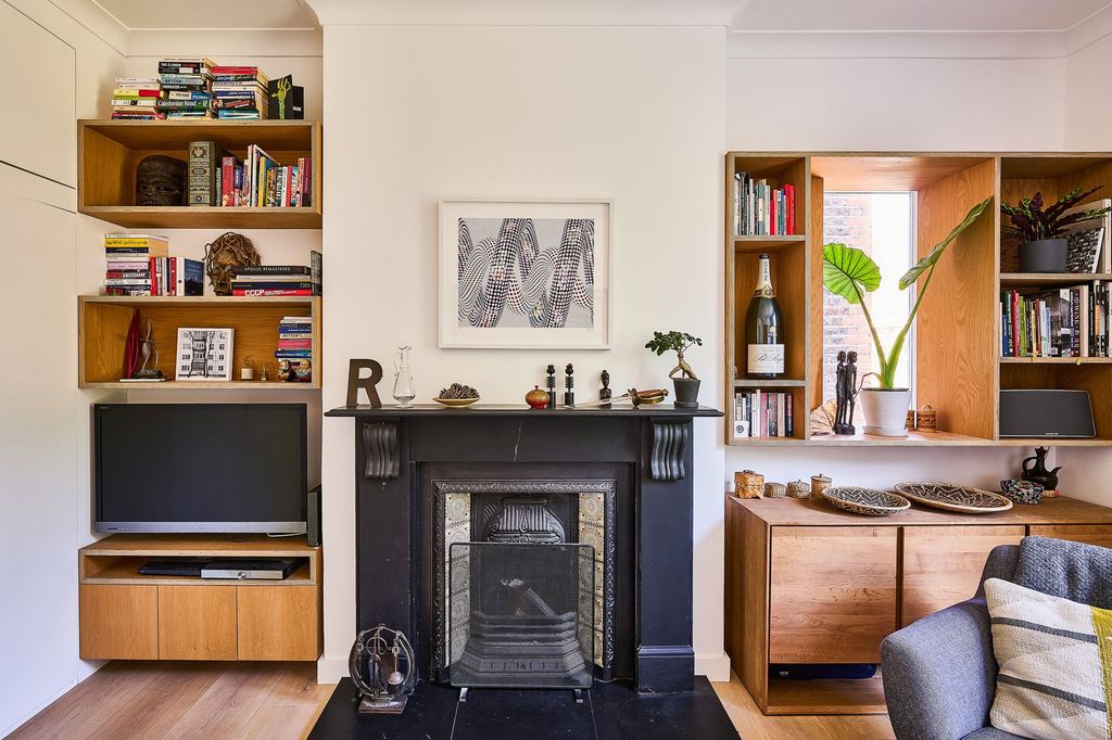Property photo 2 of 32