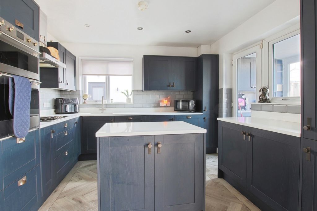 Property photo 2 of 20 4606715