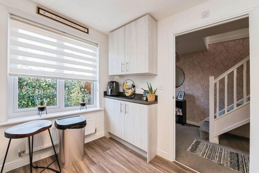 Property photo 3 of 16 Pbox-Img.Jpg