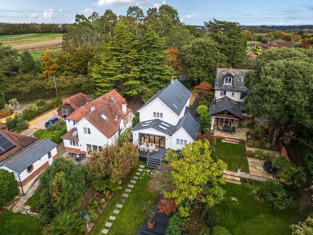 Property photo 3 of 44