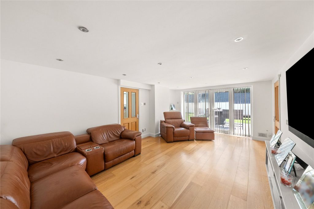 Property photo 2 of 19 Picture No. 02