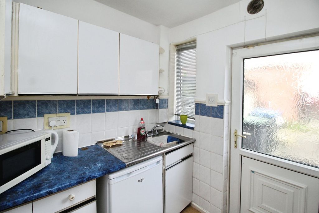 Property photo 3 of 16 Kitchen