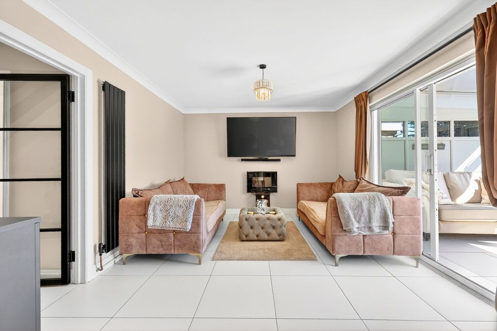 Property photo 2 of 21