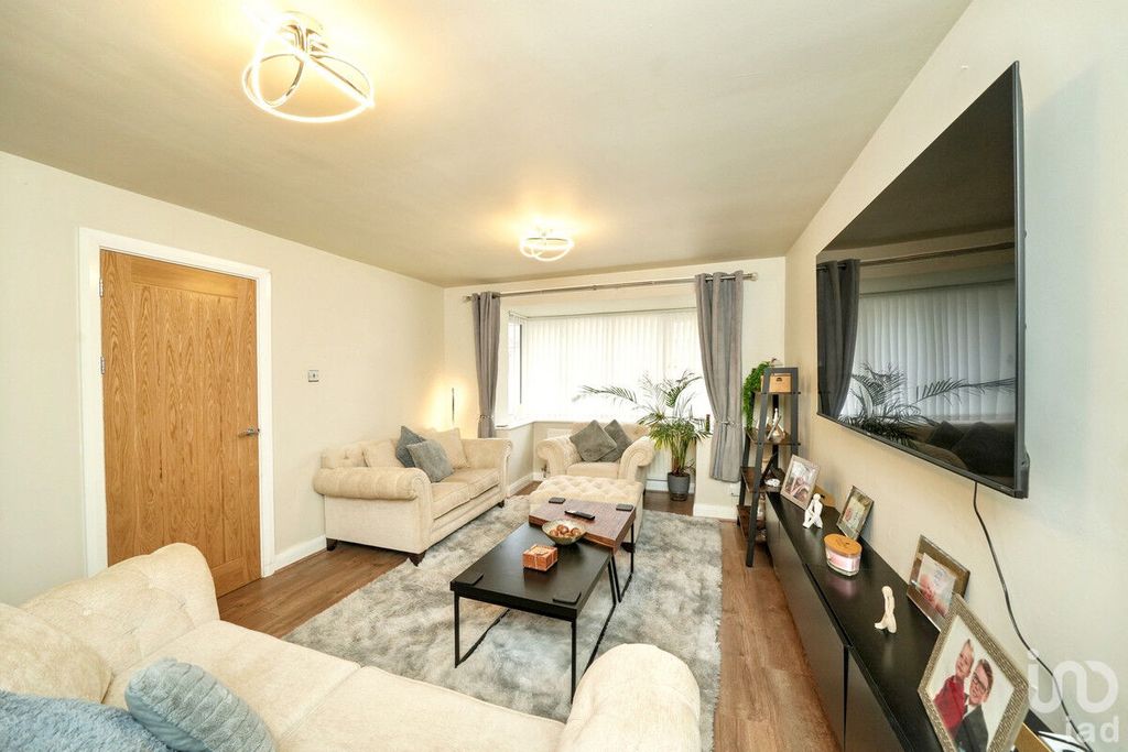 Property photo 2 of 33