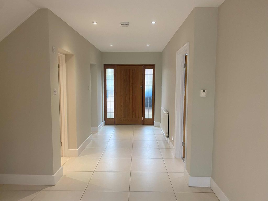 Property photo 2 of 28 Entrance Hall