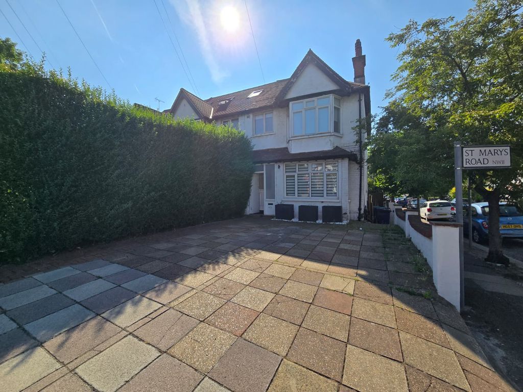 Property photo 1 of 15 3 Bed End Terrace For Sale Highfield Avenue, London Nw11