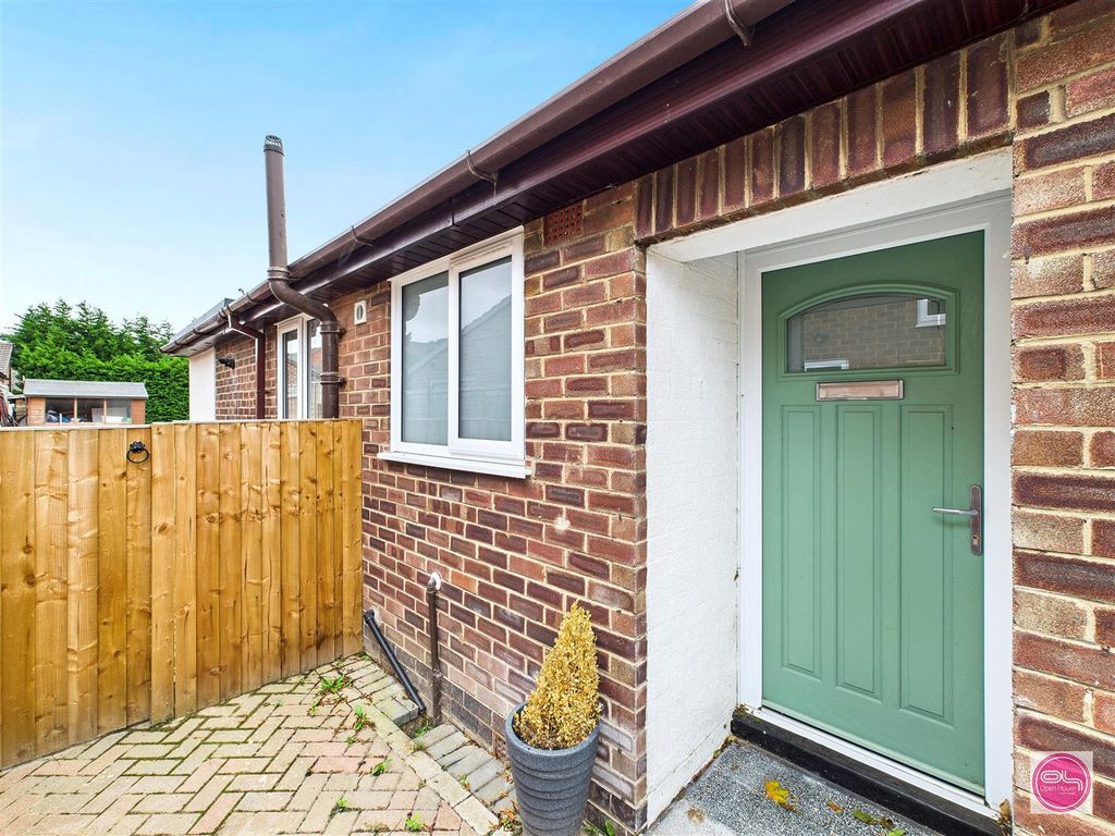 Property photo 2 of 23 Rosliston Road South, Bungalow (2).Jpg