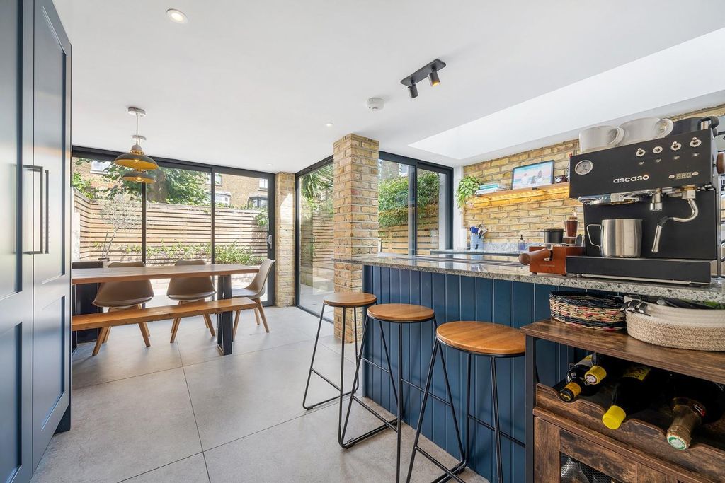 Property photo 1 of 17 Kitchen (3).Jpg